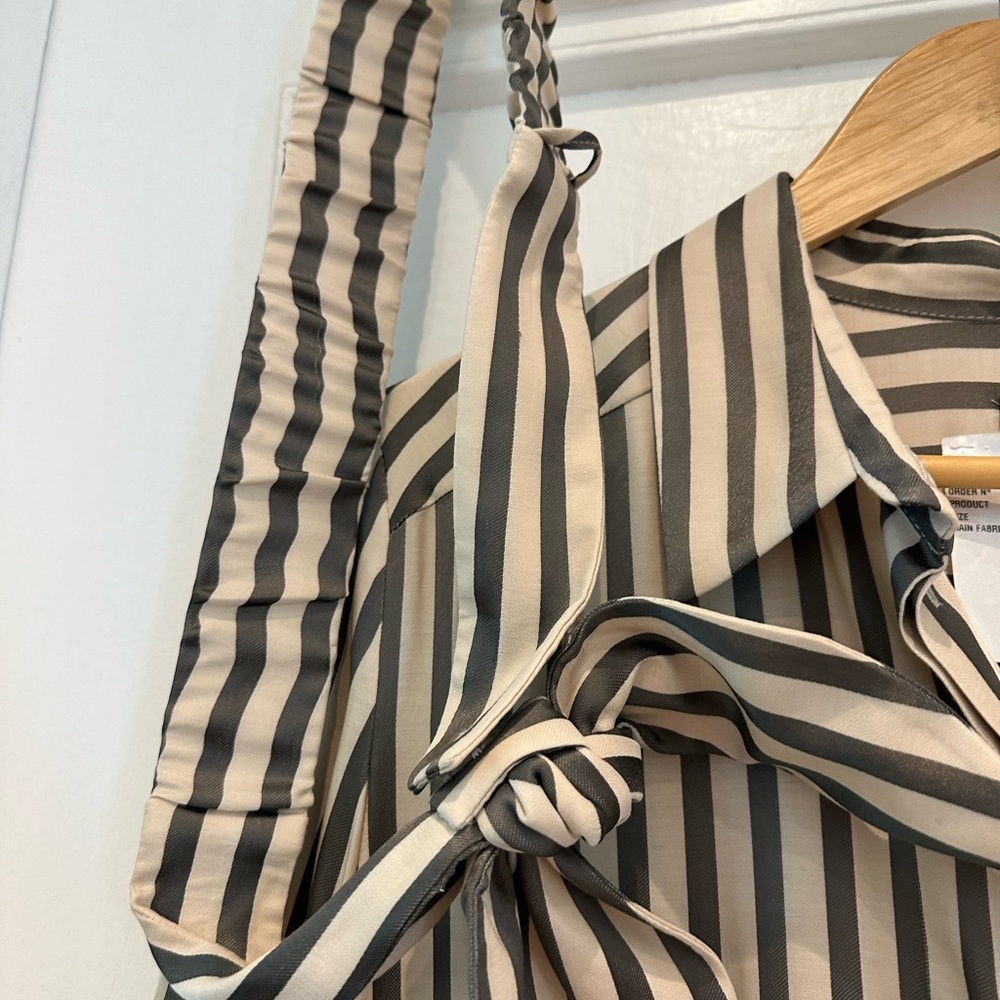 Beautifully made Italian Kiton dress with tag. Size 12 - Picture 8 of 8